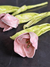 Load image into Gallery viewer, Rose Eken #06
